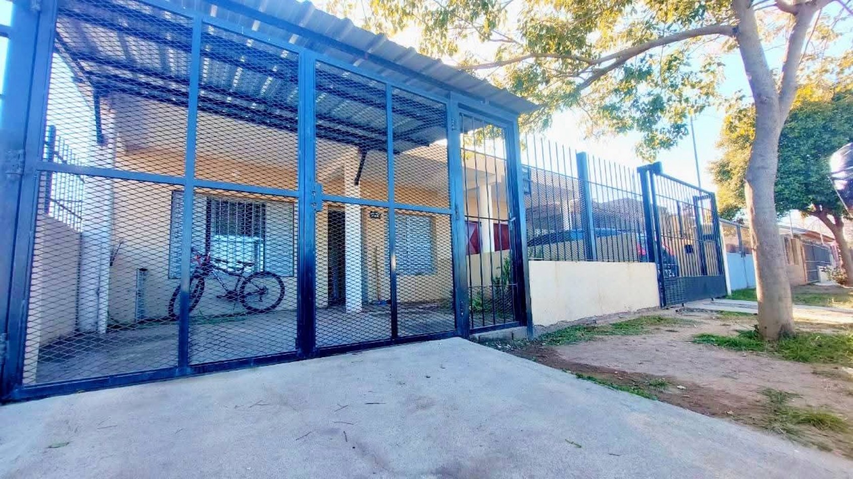 CASA A LA VENTA EN MALVINAS ARGENTINAS, CORDOBA. SOBRE IMPORTANTE AVENIDA. CA188F.