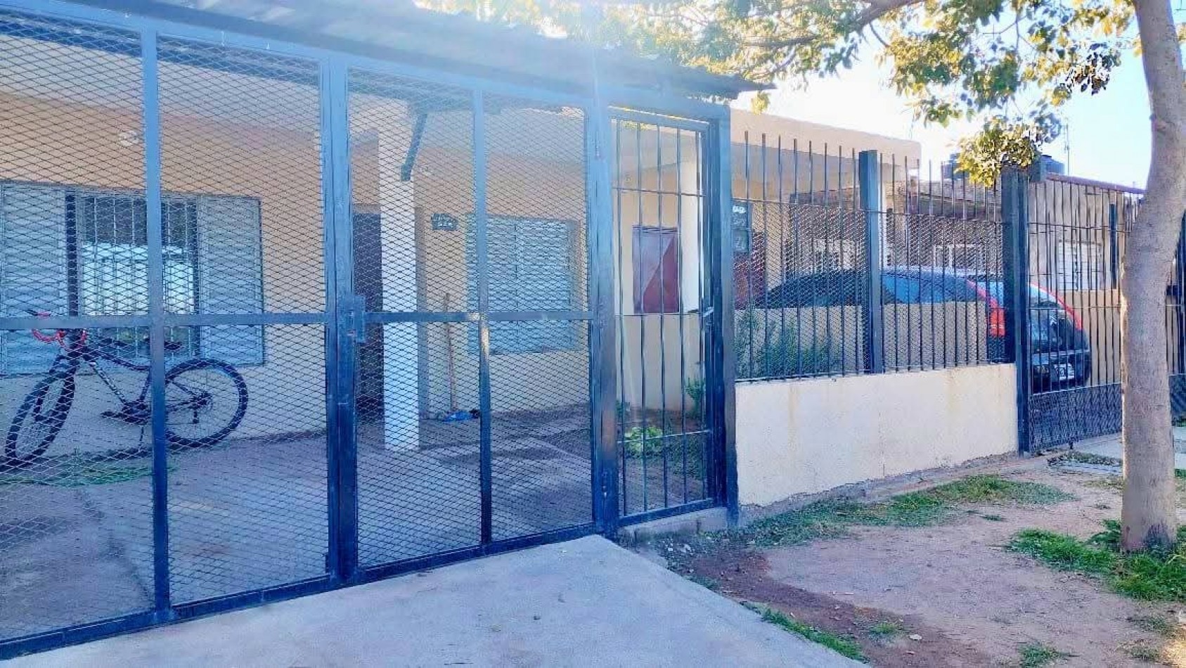 CASA A LA VENTA EN MALVINAS ARGENTINAS, CORDOBA. SOBRE IMPORTANTE AVENIDA. CA188F.