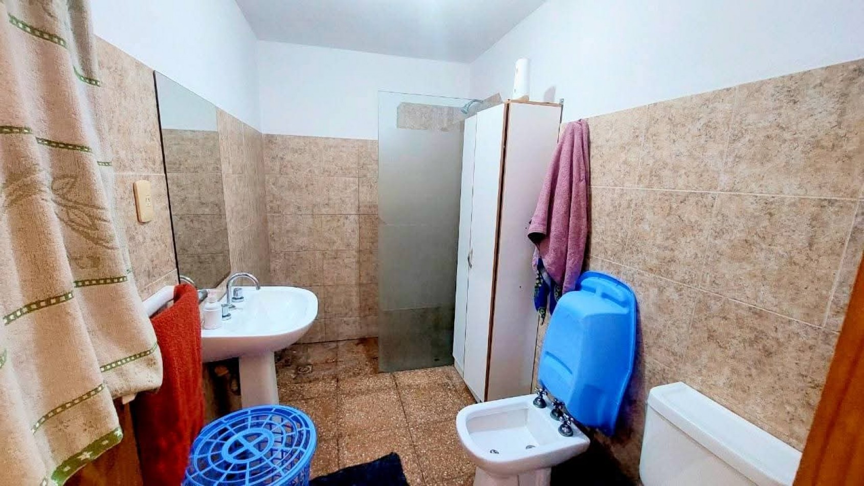 CASA A LA VENTA EN MALVINAS ARGENTINAS, CORDOBA. SOBRE IMPORTANTE AVENIDA. CA188F.