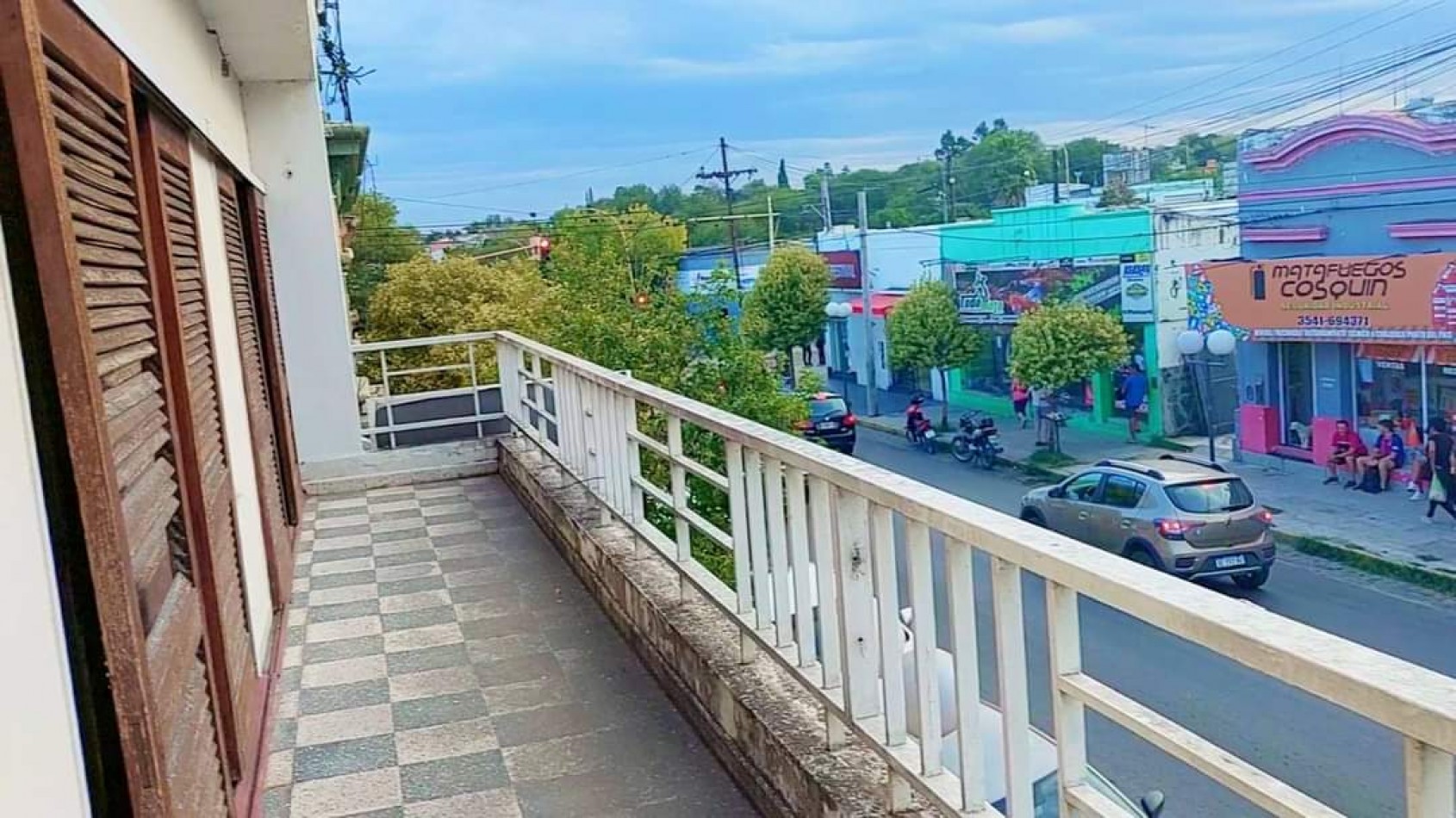 VENTA DE DEPARTAMENTO DE 3 DORMITORIOS EN EL CENTRO DE COSQUIN. CA184
