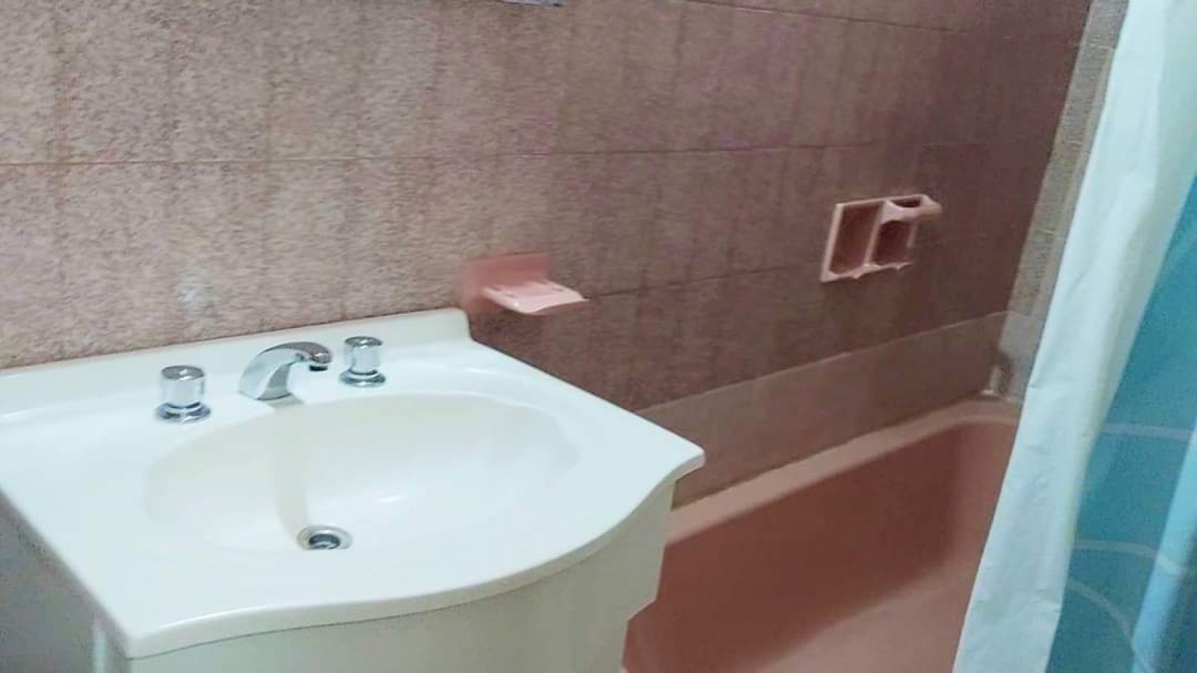 VENTA DE DEPARTAMENTO DE 3 DORMITORIOS EN EL CENTRO DE COSQUIN. CA184