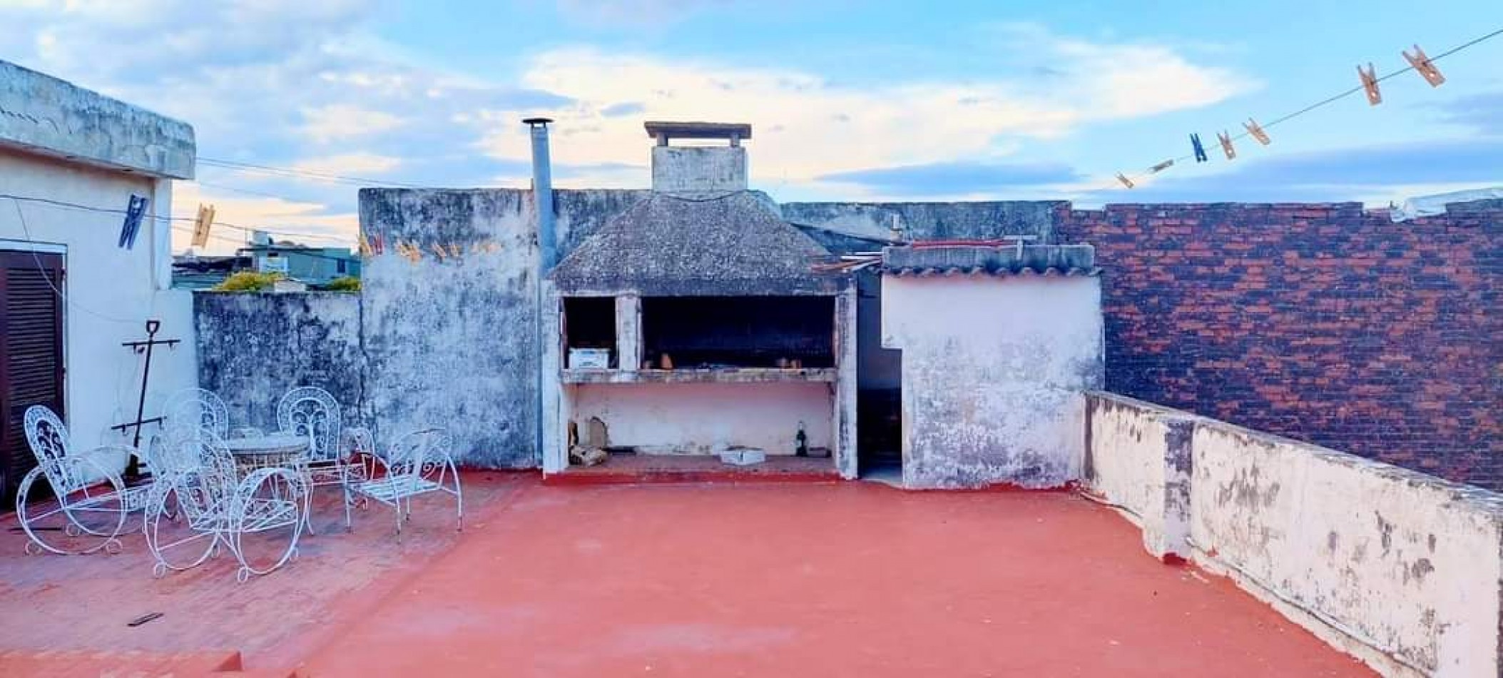 VENTA DE DEPARTAMENTO DE 3 DORMITORIOS EN EL CENTRO DE COSQUIN. CA184