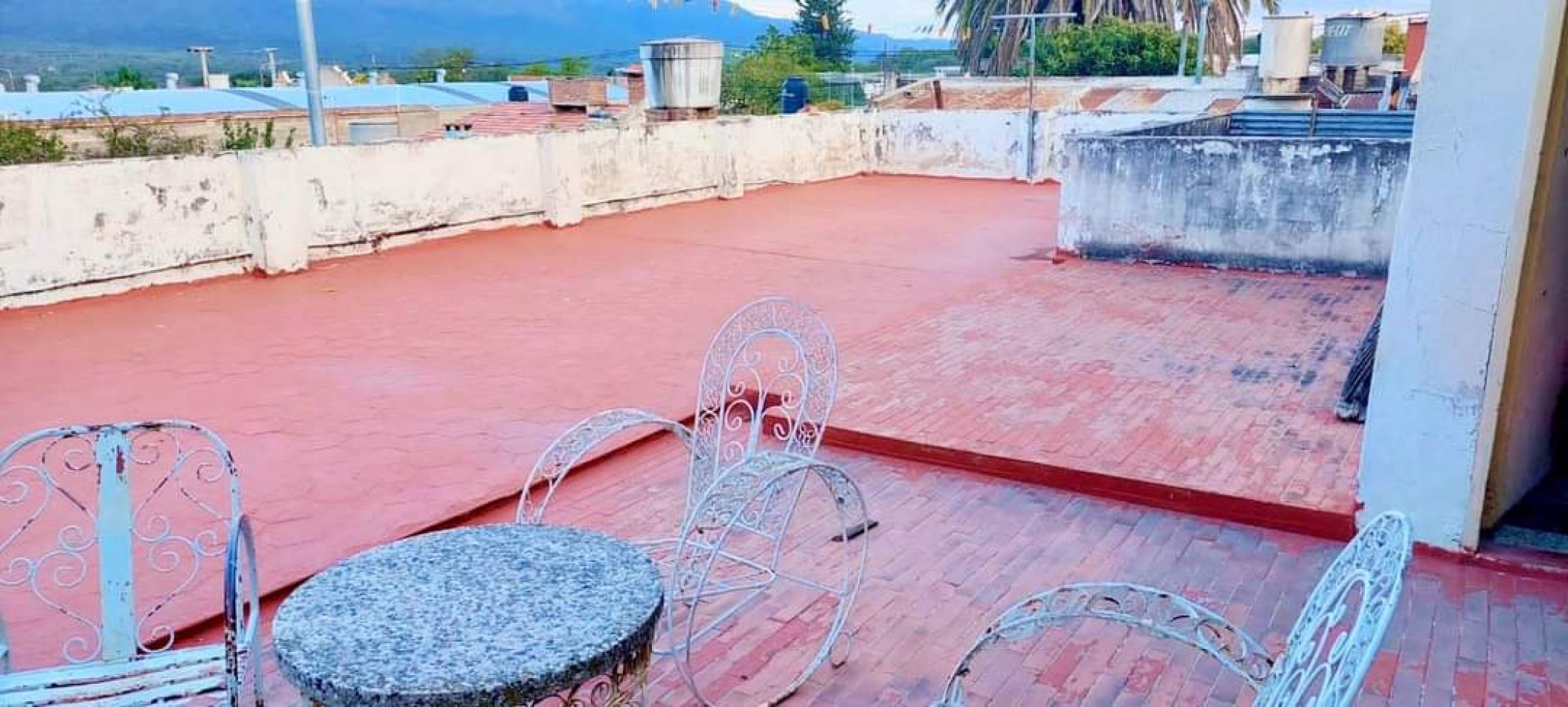 VENTA DE DEPARTAMENTO DE 3 DORMITORIOS EN EL CENTRO DE COSQUIN. CA184