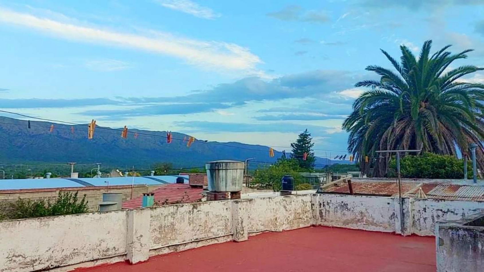 VENTA DE DEPARTAMENTO DE 3 DORMITORIOS EN EL CENTRO DE COSQUIN. CA184