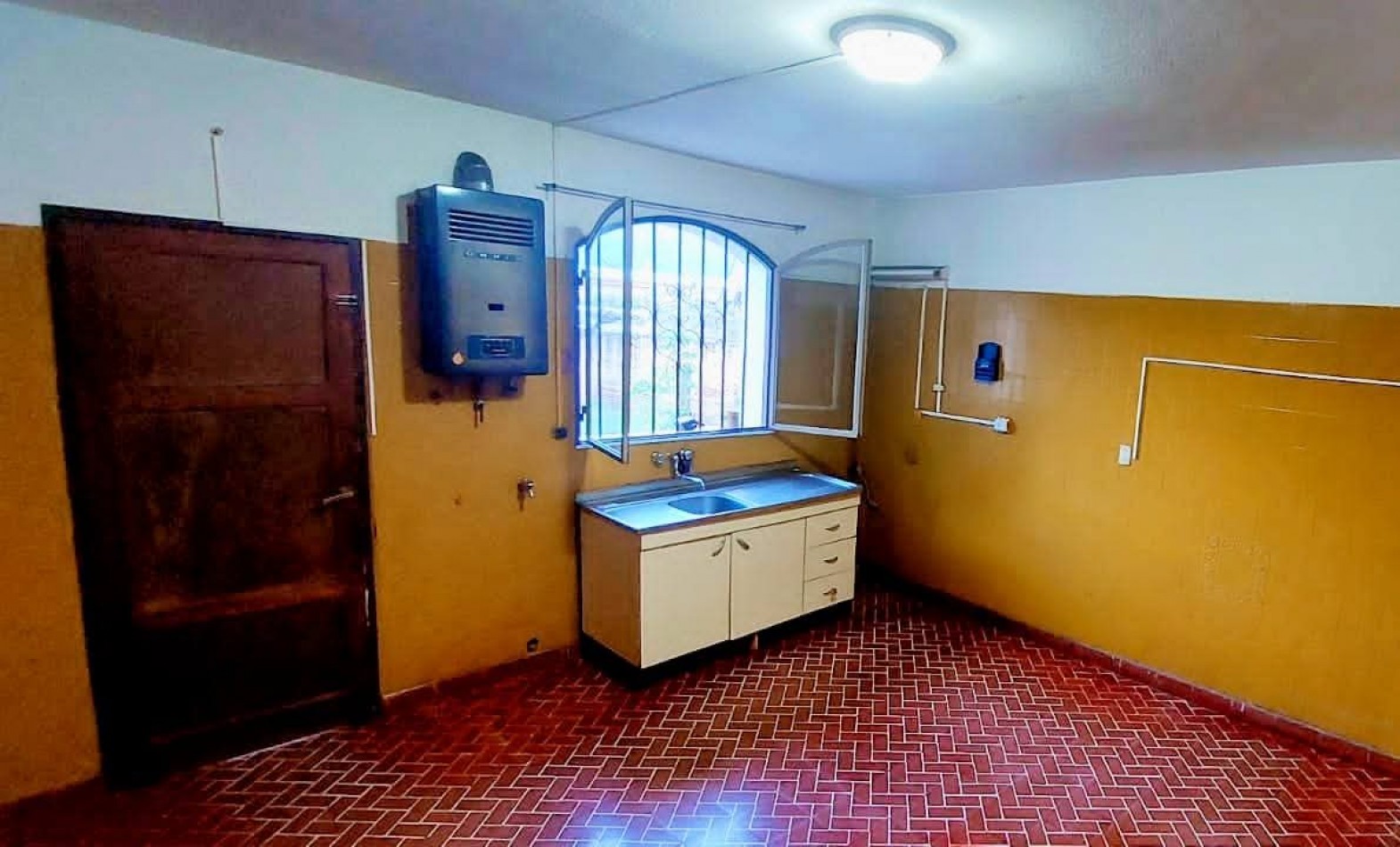VENTA DE DEPARTAMENTO DE 2 DORMITORIOS. CENTRO DE COSQUIN. CA182