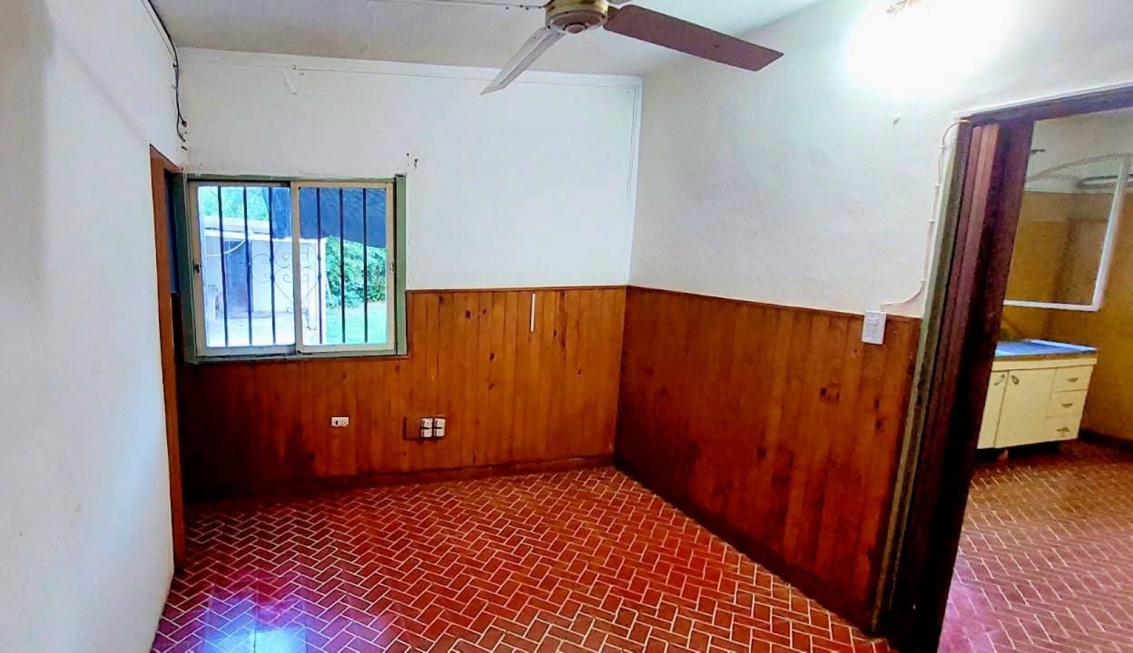 VENTA DE DEPARTAMENTO DE 2 DORMITORIOS. CENTRO DE COSQUIN. CA182