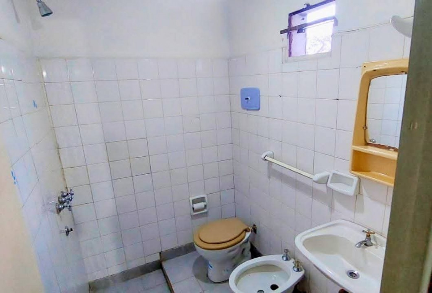 VENTA DE DEPARTAMENTO DE 2 DORMITORIOS. CENTRO DE COSQUIN. CA182