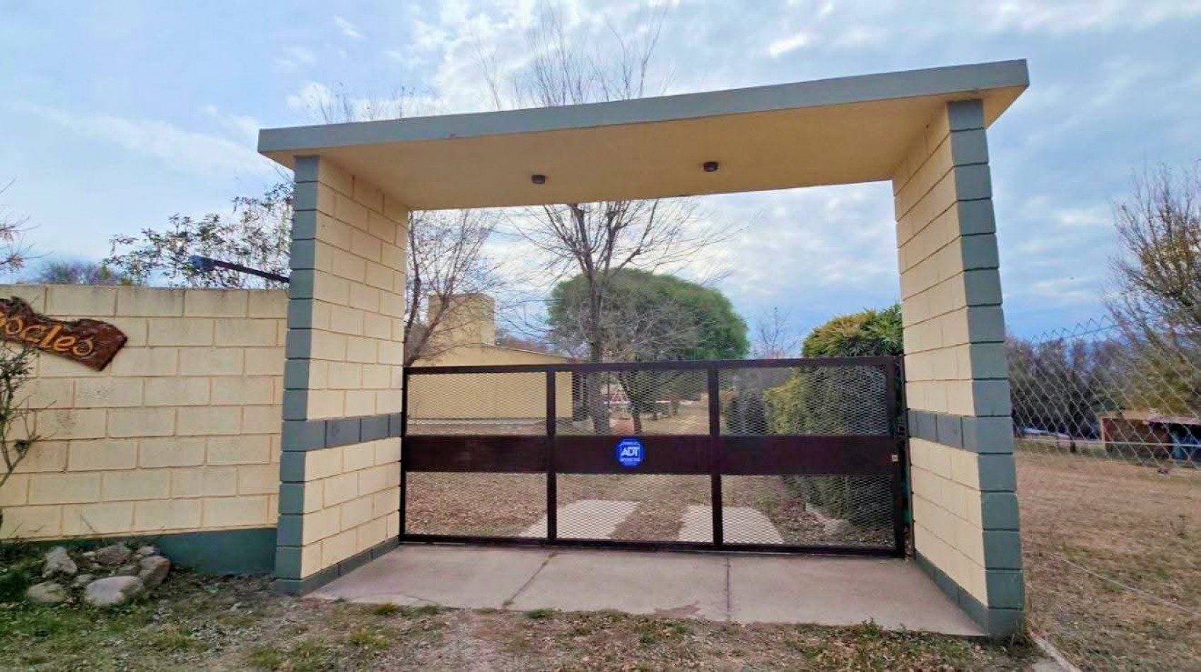 CASA MAS 2 CABAÑAS TOTALMENTE EQUIPADAS EN ENTORNO NATURAL EN VENTA. CA211