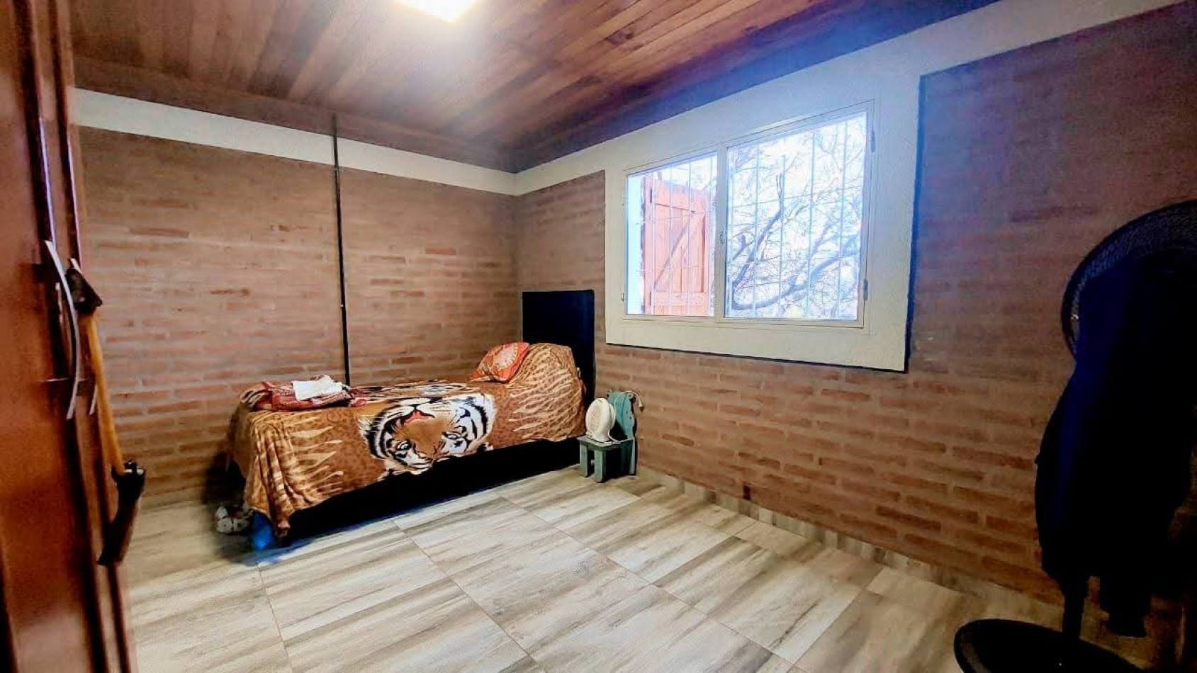 CASA A LA VENTA EN MALVINAS ARGENTINAS, CORDOBA. SOBRE IMPORTANTE AVENIDA. CA188F.