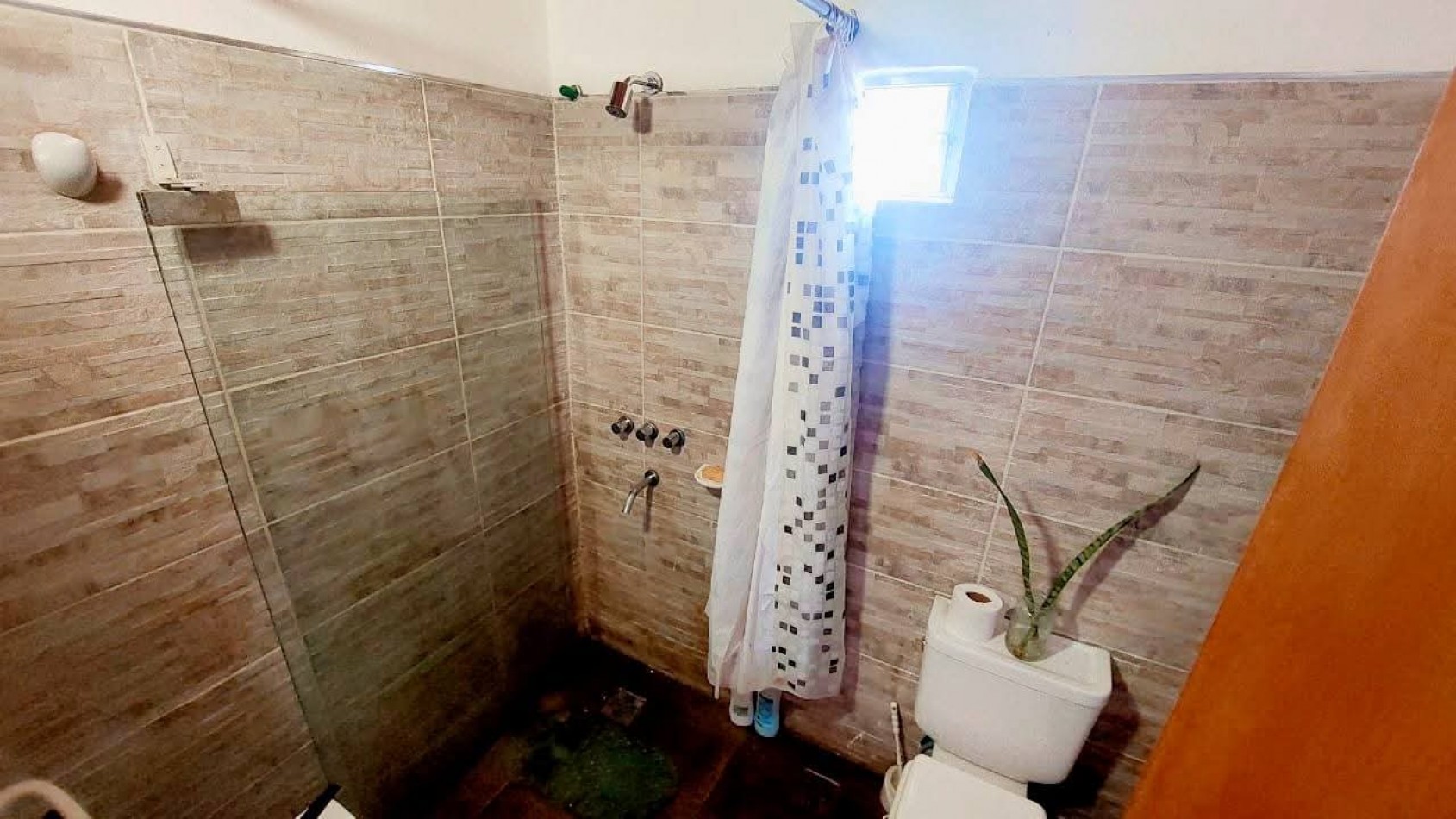 CASA A LA VENTA EN MALVINAS ARGENTINAS, CORDOBA. SOBRE IMPORTANTE AVENIDA. CA188F.