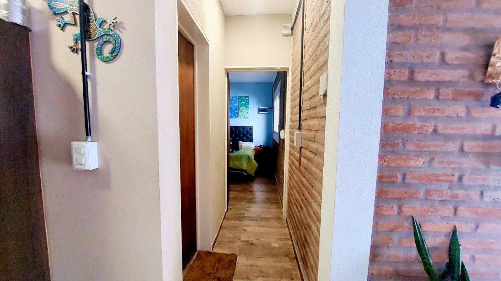 CASA A LA VENTA EN MALVINAS ARGENTINAS, CORDOBA. SOBRE IMPORTANTE AVENIDA. CA188F.