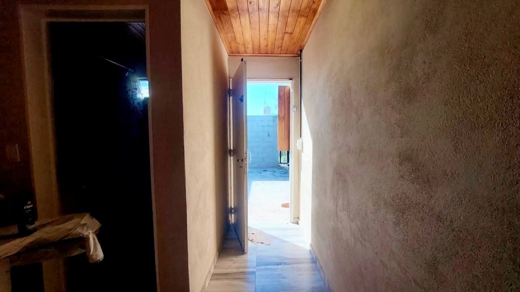 CASA A LA VENTA EN MALVINAS ARGENTINAS, CORDOBA. SOBRE IMPORTANTE AVENIDA. CA188F.