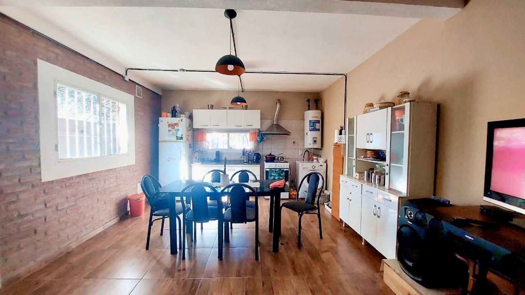 CASA A LA VENTA EN MALVINAS ARGENTINAS, CORDOBA. SOBRE IMPORTANTE AVENIDA. CA188F.