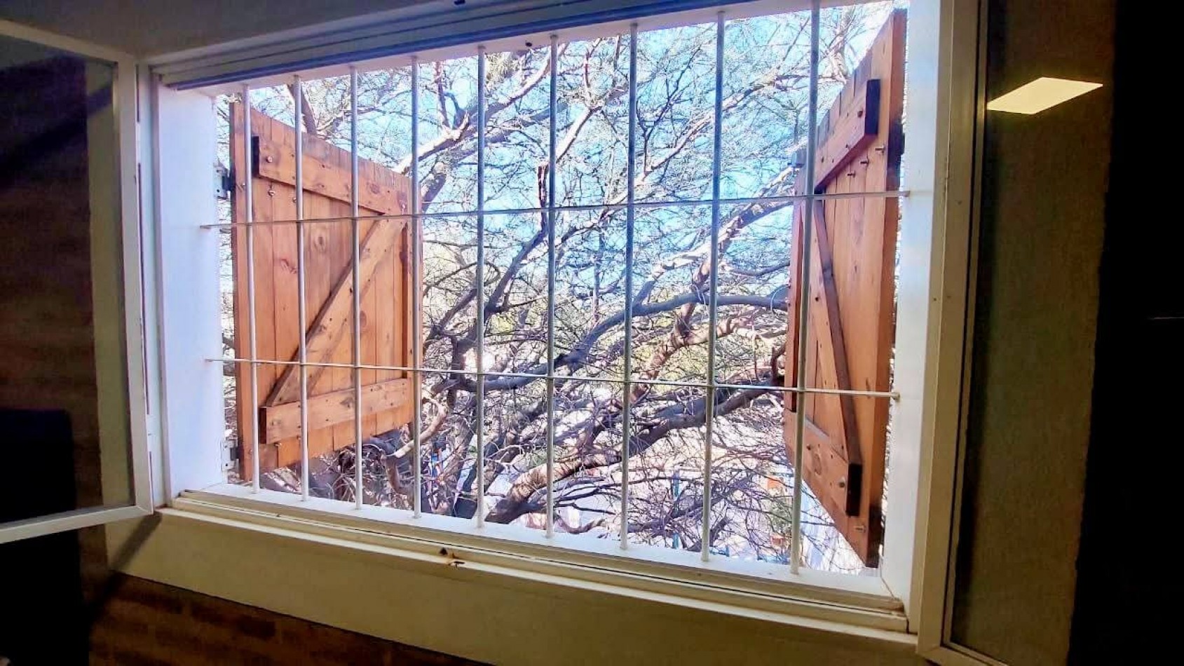 CASA A LA VENTA EN MALVINAS ARGENTINAS, CORDOBA. SOBRE IMPORTANTE AVENIDA. CA188F.
