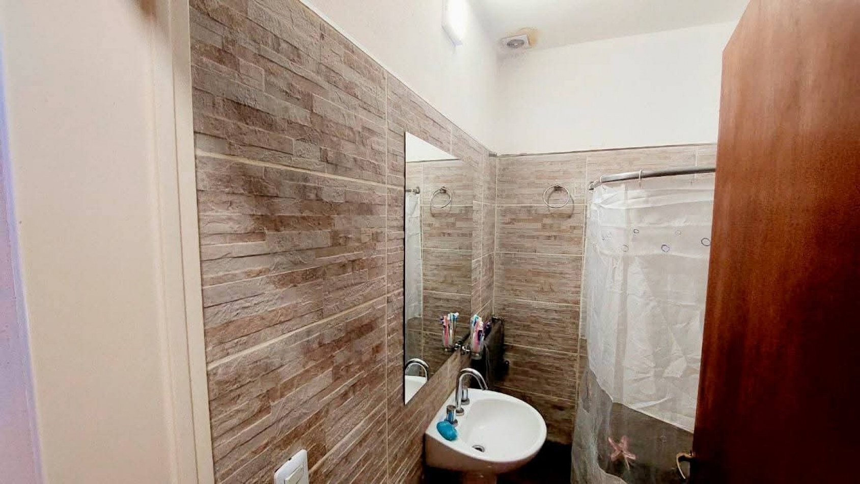 CASA A LA VENTA EN MALVINAS ARGENTINAS, CORDOBA. SOBRE IMPORTANTE AVENIDA. CA188F.