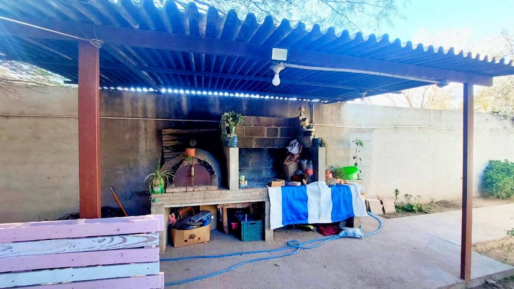 CASA A LA VENTA EN MALVINAS ARGENTINAS, CORDOBA. SOBRE IMPORTANTE AVENIDA. CA188F.