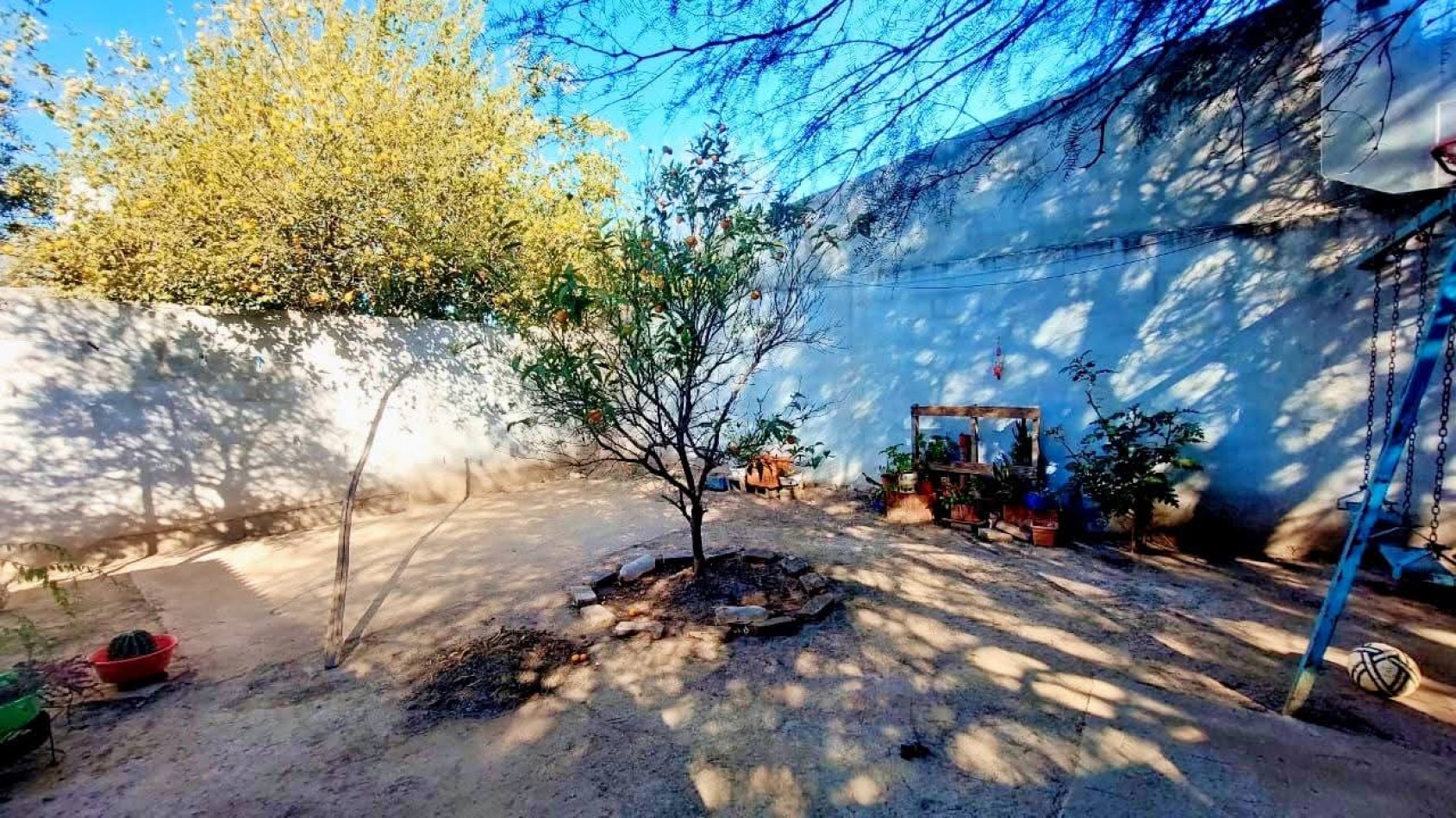 CASA A LA VENTA EN MALVINAS ARGENTINAS, CORDOBA. SOBRE IMPORTANTE AVENIDA. CA188F.