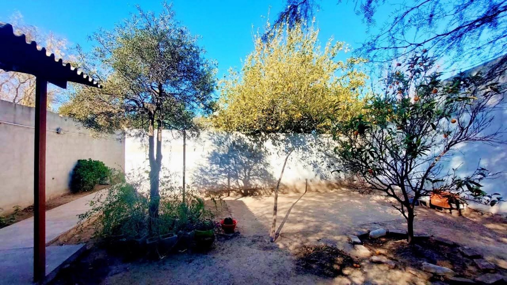 CASA A LA VENTA EN MALVINAS ARGENTINAS, CORDOBA. SOBRE IMPORTANTE AVENIDA. CA188F.