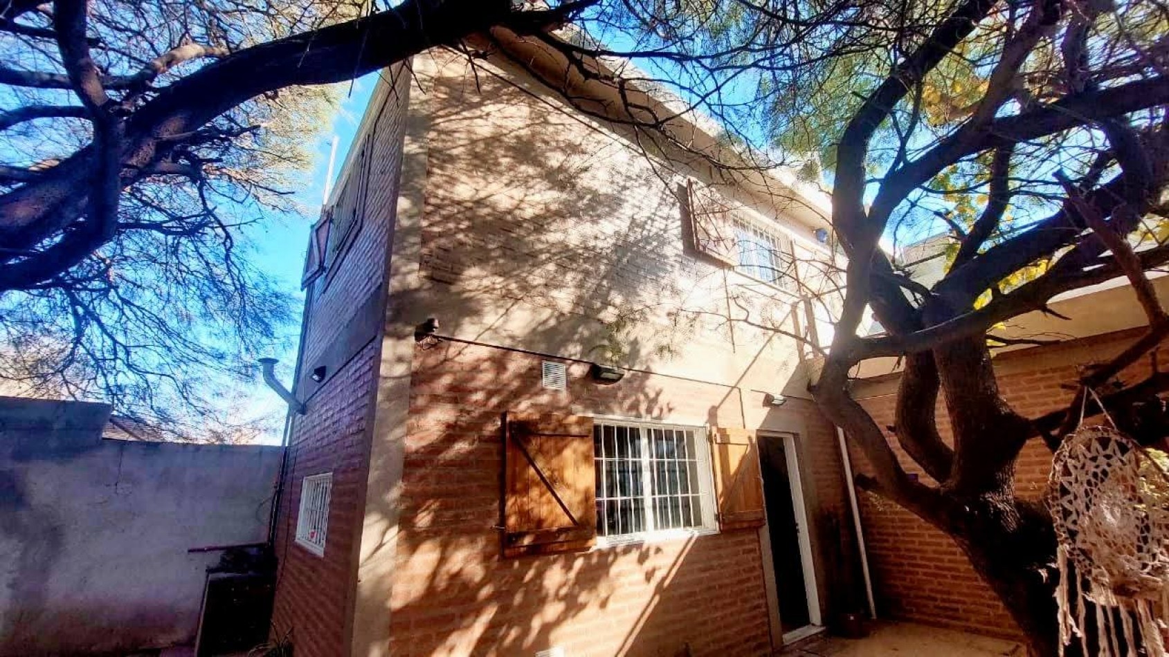 CASA A LA VENTA EN MALVINAS ARGENTINAS, CORDOBA. SOBRE IMPORTANTE AVENIDA. CA188F.