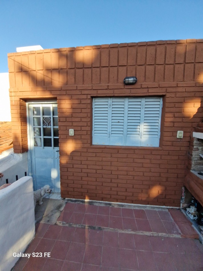 CASA MAS DEPARTAMENTO EN VENTA EN BARRIO GRANADERO PRINGLES, CIUDAD DE CORDOBA. CA221