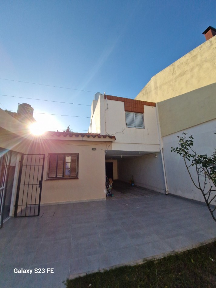 CASA MAS DEPARTAMENTO EN VENTA EN BARRIO GRANADERO PRINGLES, CIUDAD DE CORDOBA. CA221