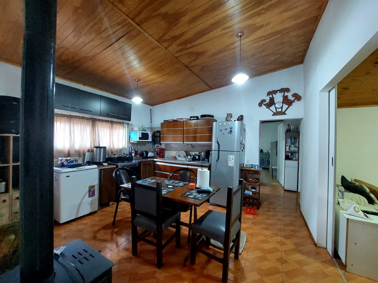 CASA EN VENTA CON SALIDA AL RIO Y PISCINA COMPLETA EN SANTA MARIA DE PUNILLA, ENTORNO SERRANO. CA246