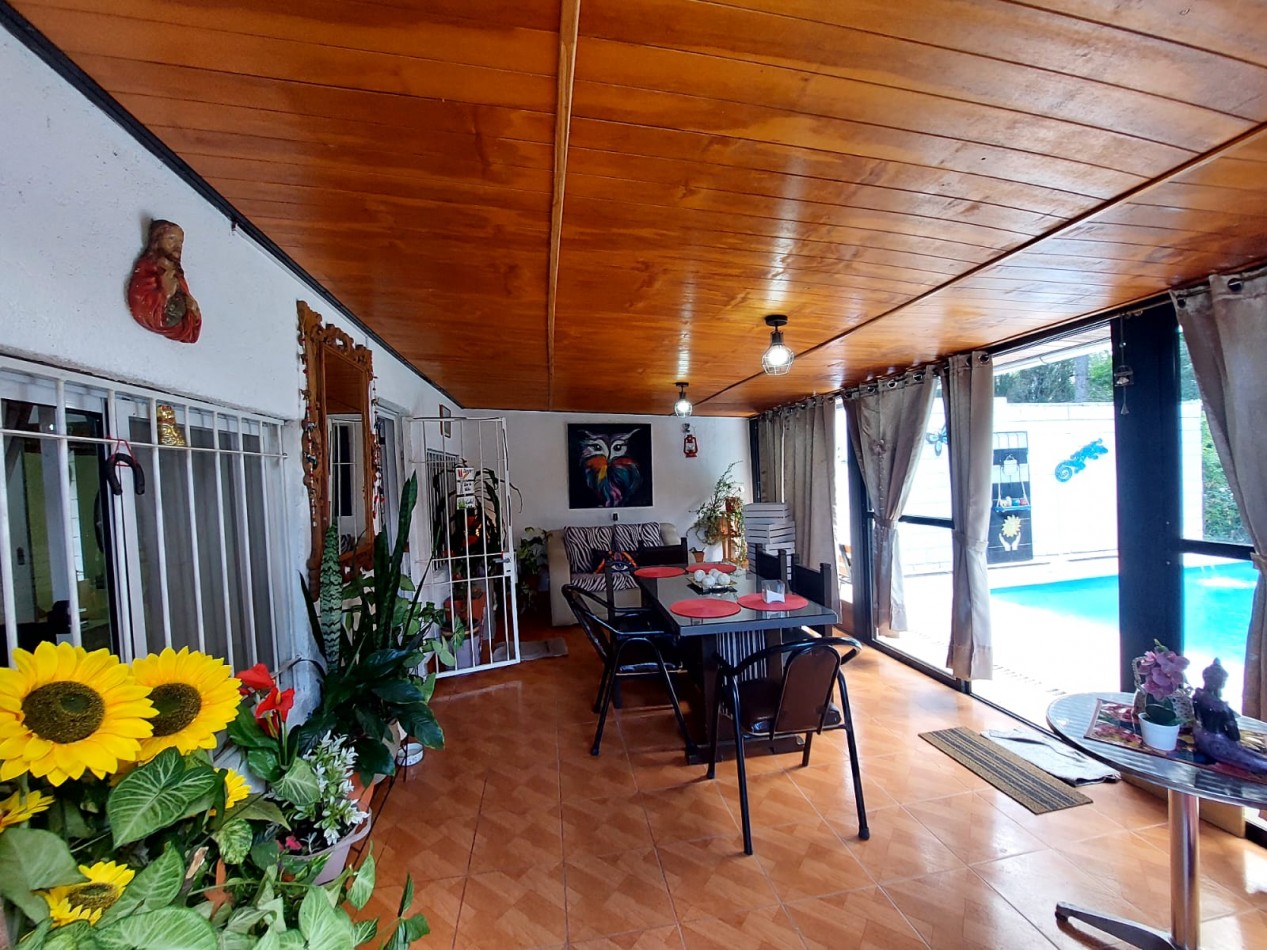 CASA EN VENTA CON SALIDA AL RIO Y PISCINA COMPLETA EN SANTA MARIA DE PUNILLA, ENTORNO SERRANO. CA246