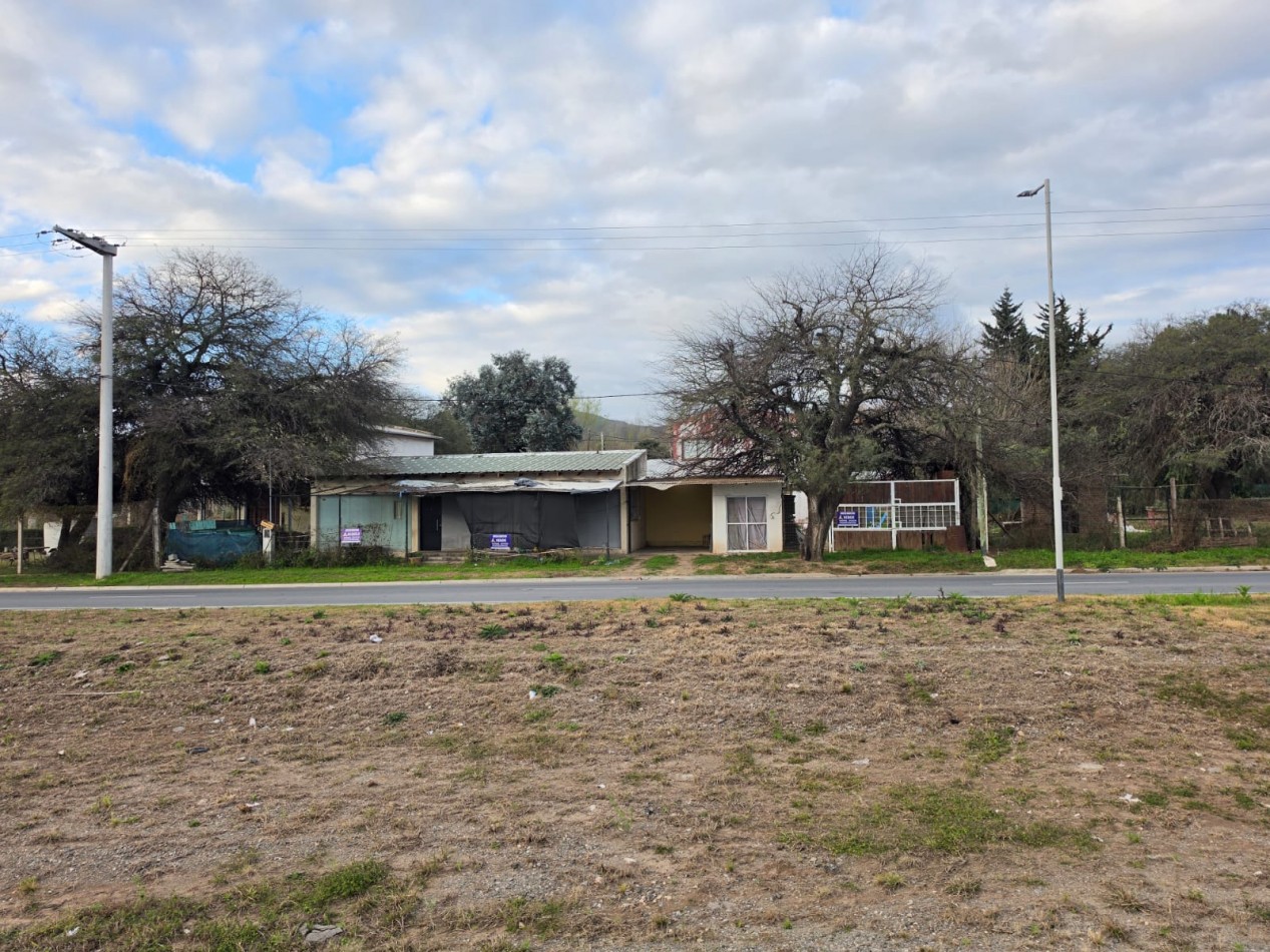 COMPLEJO DE 2 LOCALES Y 4 VIVIENDAS EN SAN ROQUE SOBRE COLECTORA. CA248