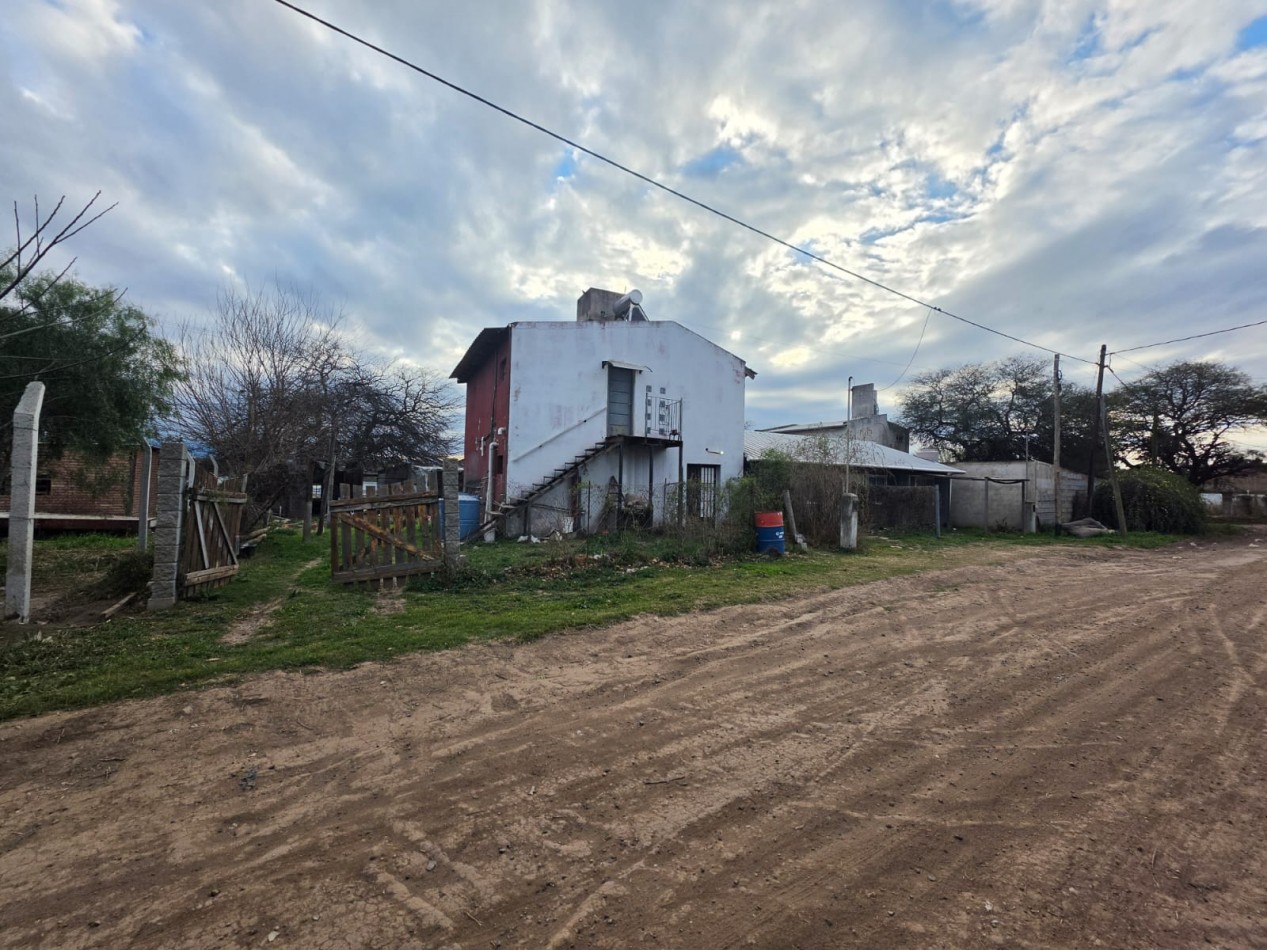 COMPLEJO DE 2 LOCALES Y 4 VIVIENDAS EN SAN ROQUE SOBRE COLECTORA. CA248