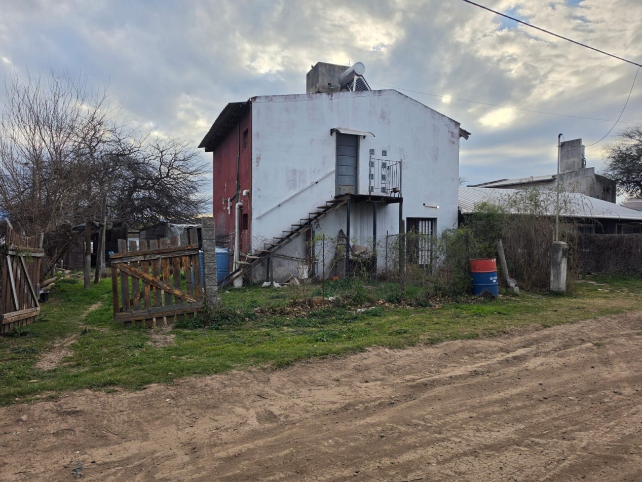 COMPLEJO DE 2 LOCALES Y 4 VIVIENDAS EN SAN ROQUE SOBRE COLECTORA. CA248