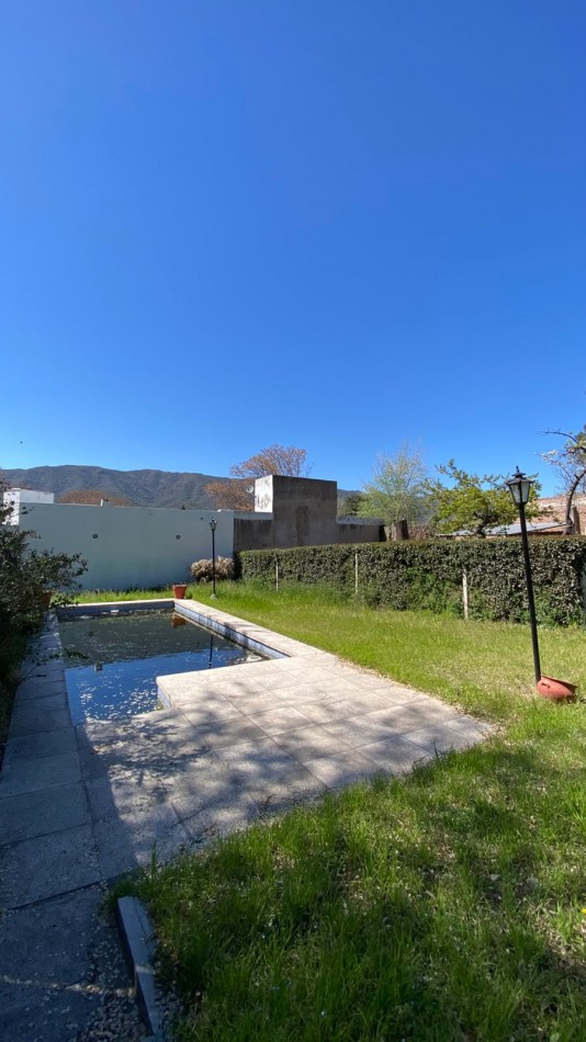 CASA EN VENTA EN BIALET MASSE SOBRE RUTA 38, CON VISTA PANORAMICA A LAS SIERRAS. CA239.