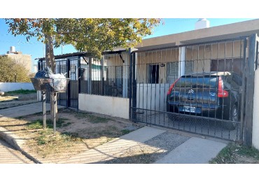 PROPIEDAD A LA VENTA CON 2 COMODAS CASA CADA UNA CON INGRESO INDEPENDIENTE EN MALVINAS ARGENTINAS, CORDOBA. CA188