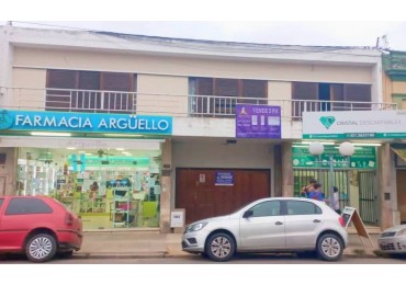 VENTA DE DEPARTAMENTO DE 2 DORMITORIOS. CENTRO DE COSQUIN. CA182