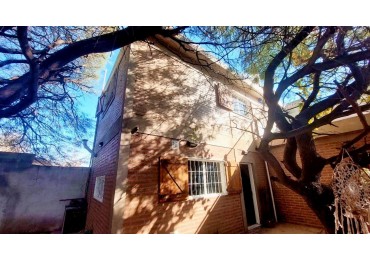 CASA A LA VENTA EN MALVINAS ARGENTINAS, CORDOBA. SOBRE IMPORTANTE AVENIDA. CA188F.